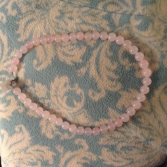 Pink Rose Quartz 18 Inch Necklace  250 Carats Sterling Silver Clasp - Picture 2 of 3